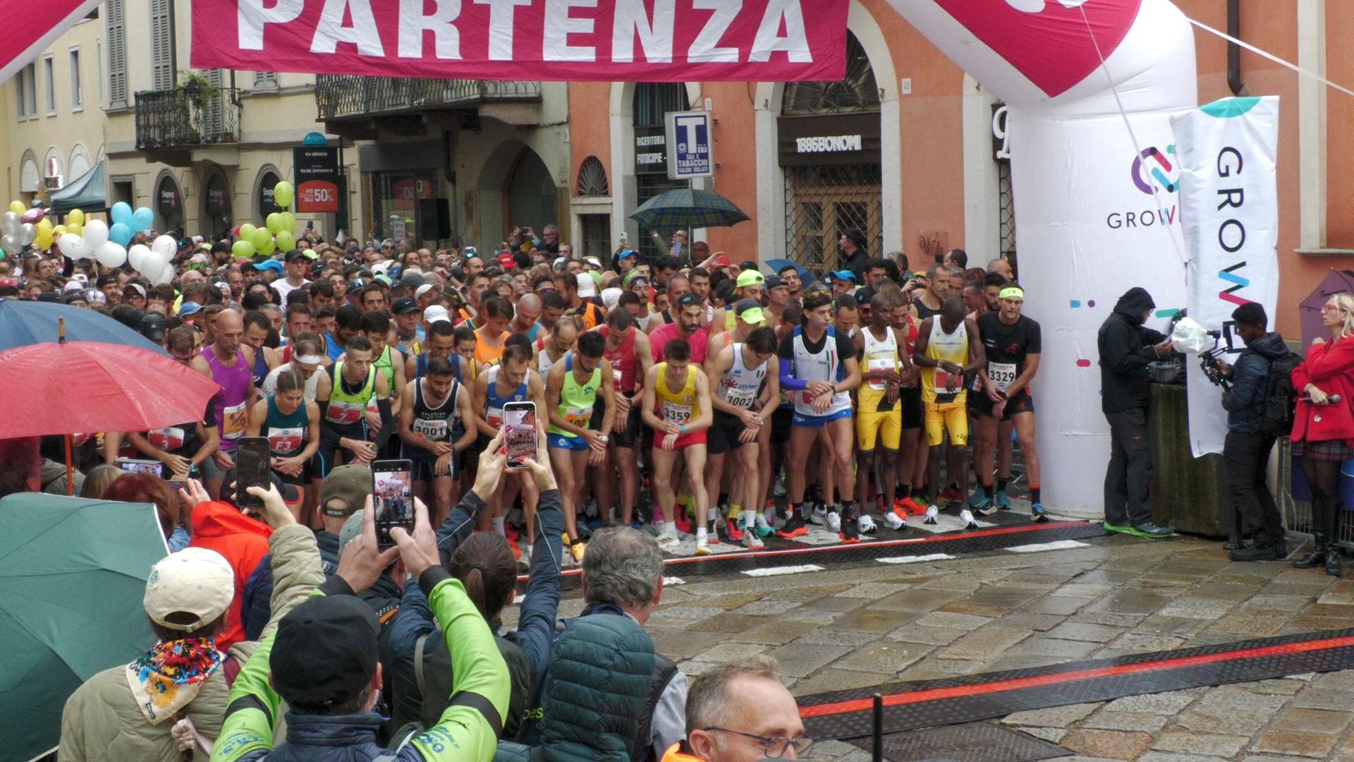 Merzza LA MEZZA MARATONA DI CREMONA SUPERA LE ASPETTATIVE: 3200 ATLETI IN GARA ...